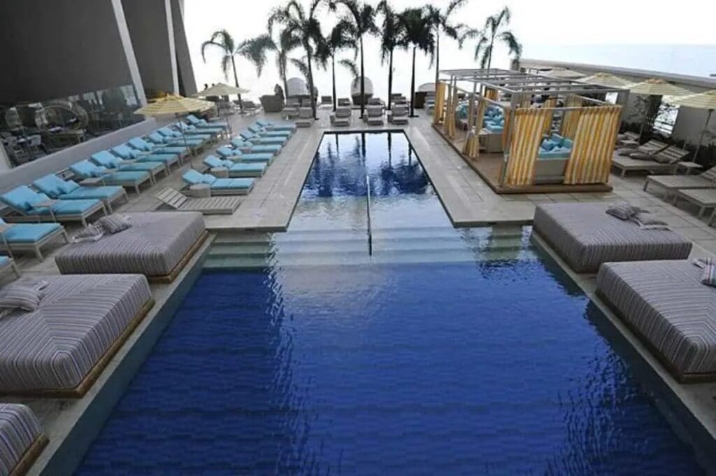 infiniti pool panama city