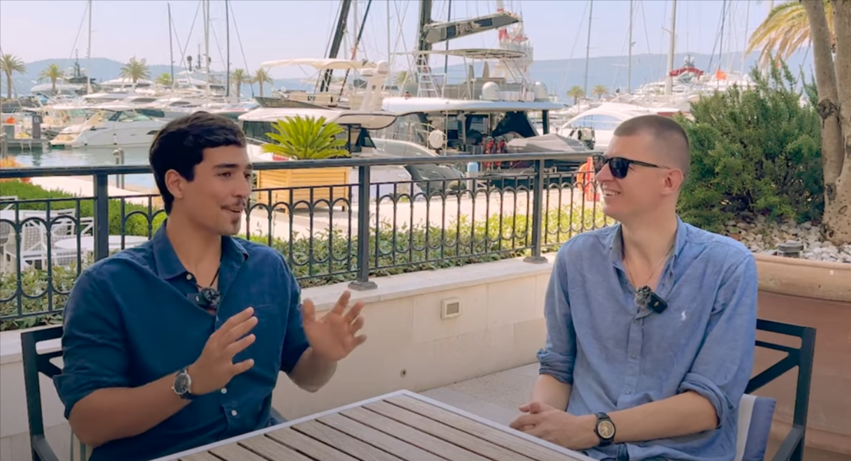 Francisco and Ladislas discus giving birth and permanent residency experience in Brazil