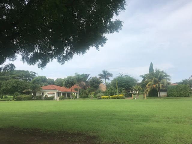 Real estate investment in Managua:Yard and white house