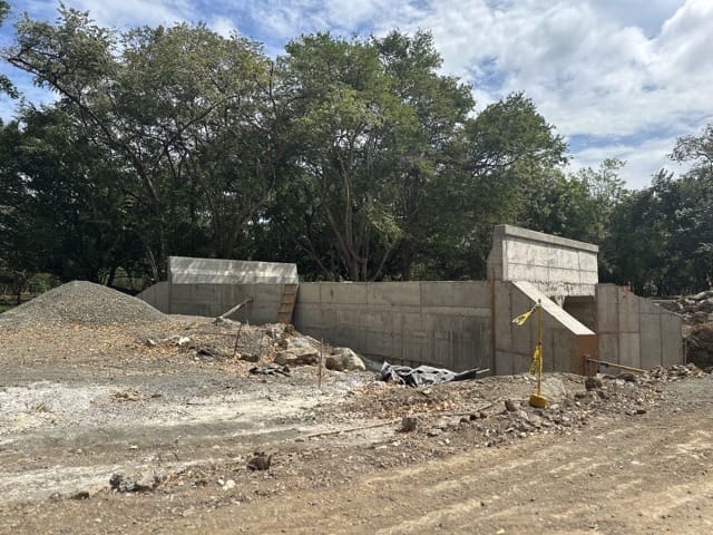 works on coastal highway in Nicaragua near san juan del sur