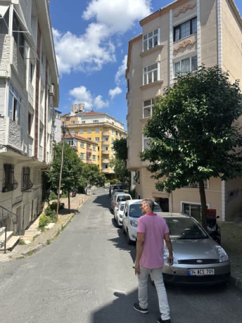 My realtor Keith walking in kagithane istanbul