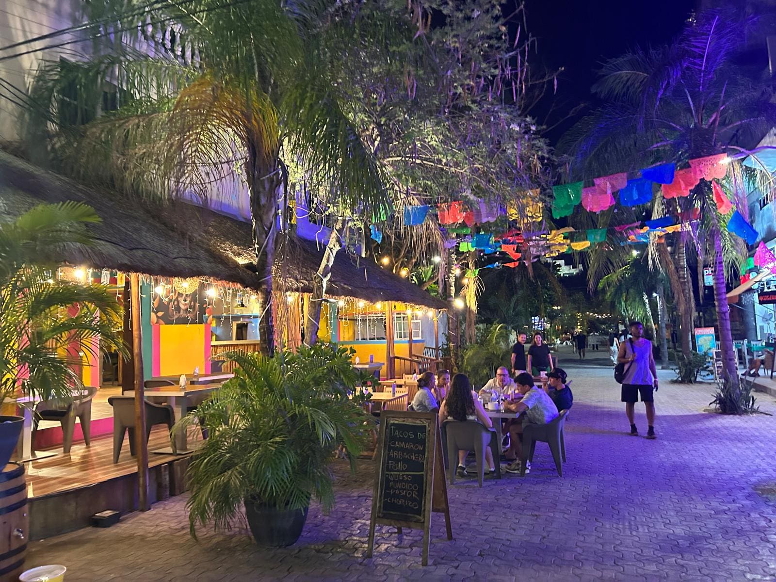 Nice restaurants, shopping, and bars in Playa Del Carmen