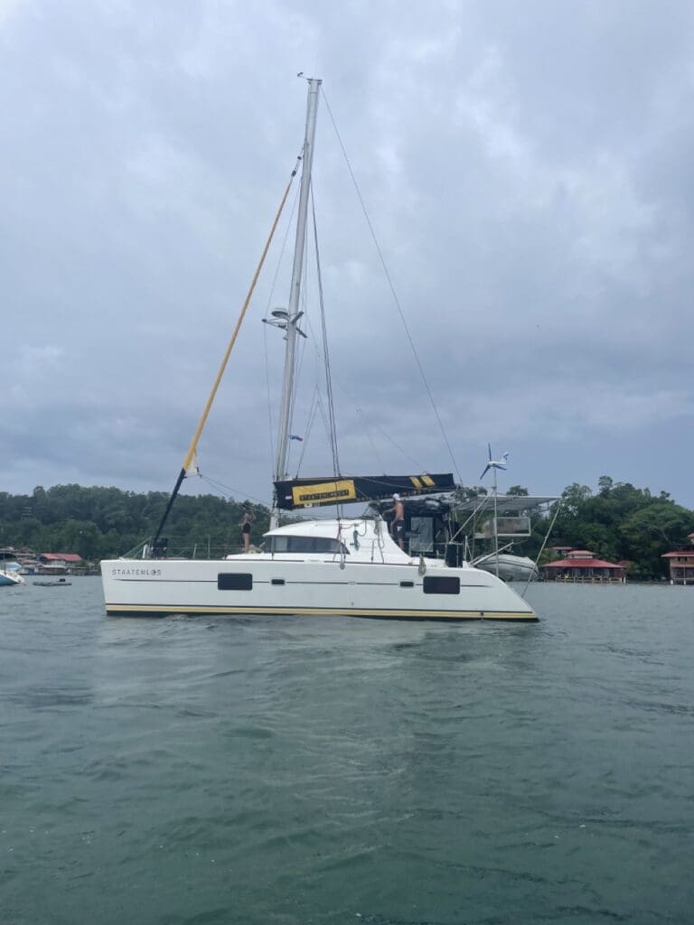 staatenlos catamaran bocas del toro