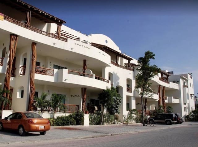 Real Estate Investment In Playa del Carmen: Building in front side Real Estate Investment In Playa del Carmen: Building in front side
