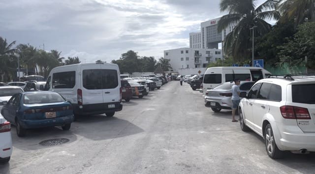 beach parking in cancun