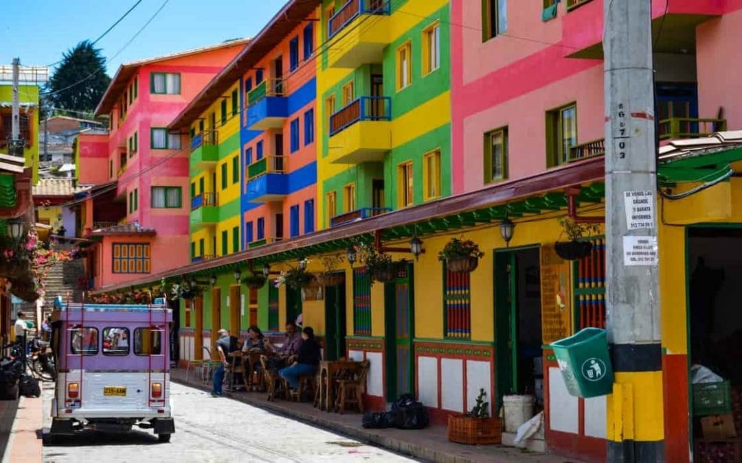 how to obtain residency in colombia