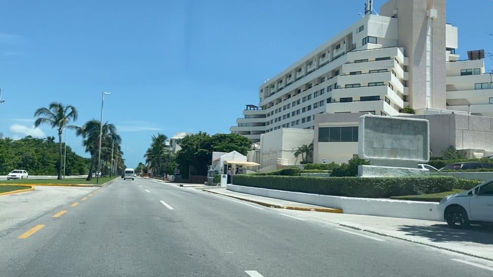 hotel zone road cancun